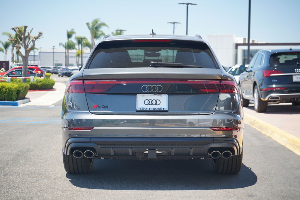 2024 Audi SQ8  4