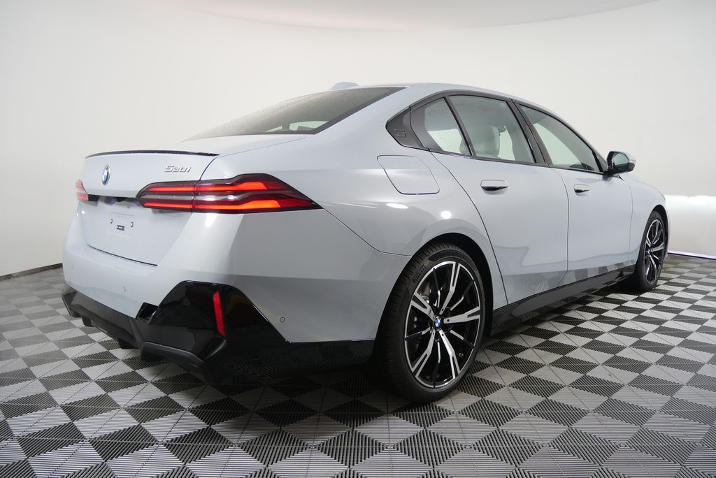 Thumbnail: 2026 BMW 5 Series - 3