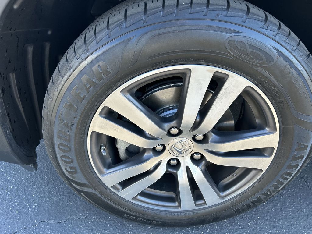 Thumbnail: 2017 Honda Pilot - 10