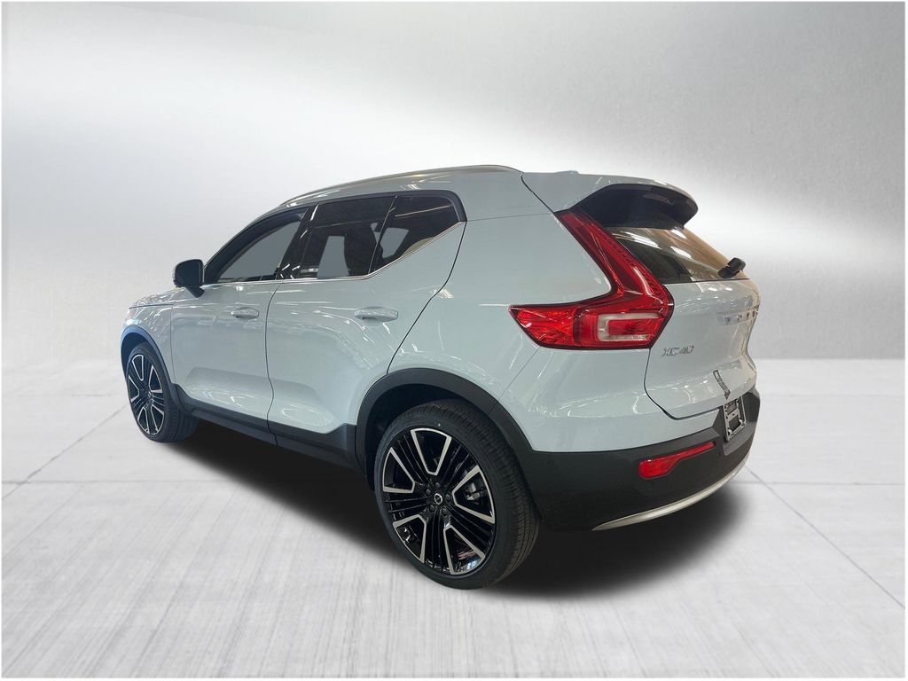 2024 Volvo XC40 Ultimate photo