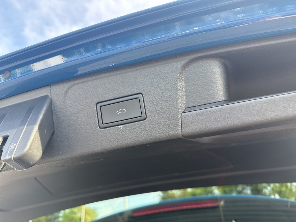 2025 Volkswagen Atlas 2.0T SE w/Technology Blue at Subaru and VW of Moon Township