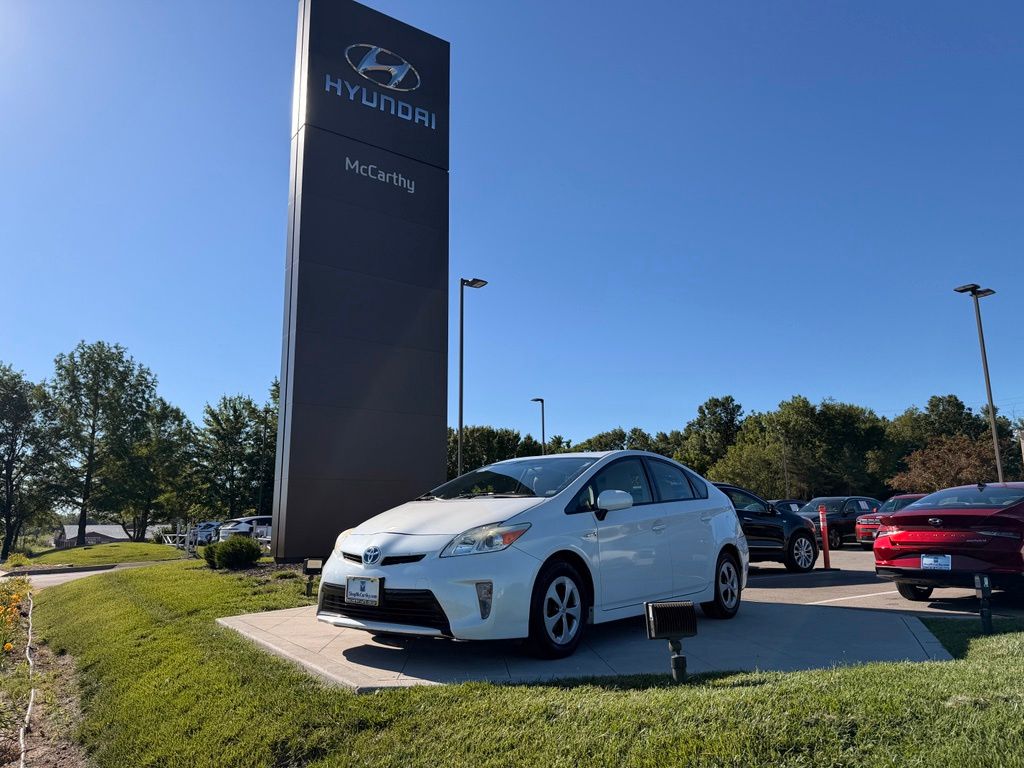 White (Blizzard Pearl) 2013 Toyota Prius Three Hatchback Front-Wheel Drive Continuously Variable Transmission