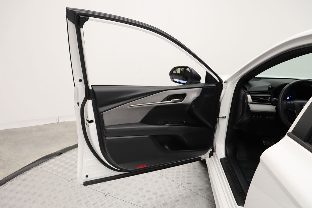 Thumbnail: 2025 Toyota Camry - 16