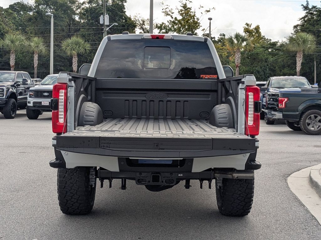 2025 Ford F-250 Super Duty Black Widow