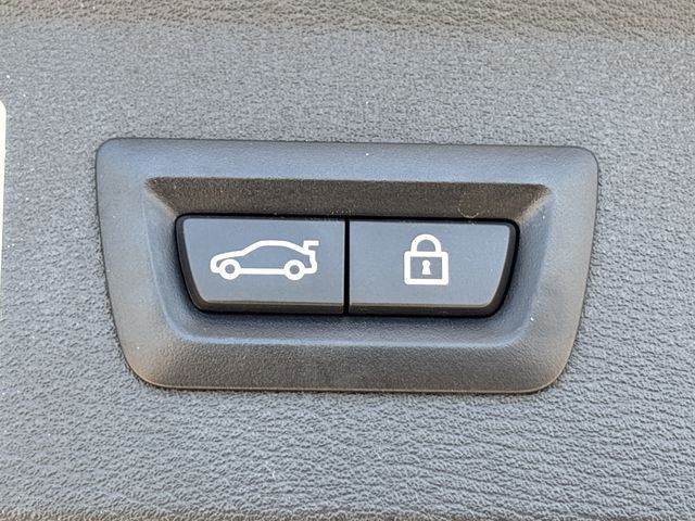 Used 2019 White BMW xDrive28i image 31