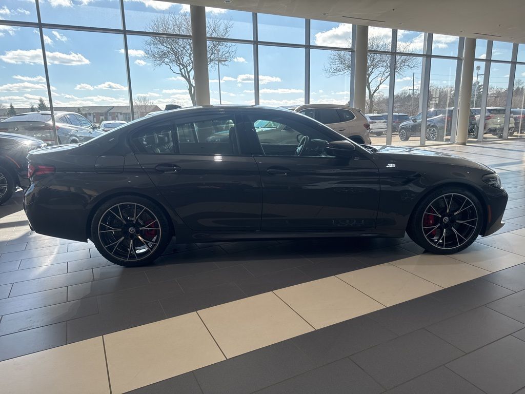 Thumbnail: 2022 BMW M5 - 4