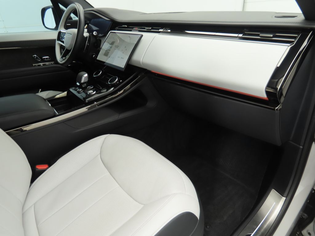 Thumbnail: 2023 Land Rover Range Rover Sport - 16