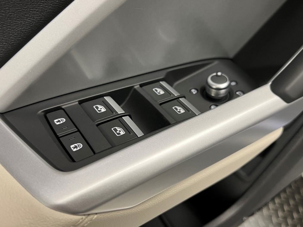 Thumbnail: 2025 Audi Q3 - 30