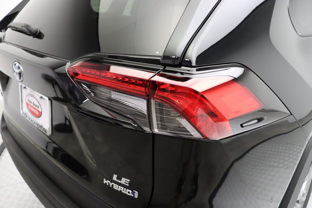 2024 Toyota RAV4 LE 9