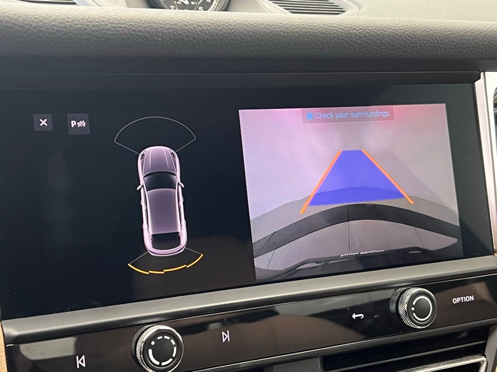 Thumbnail: 2022 Porsche Macan - 15