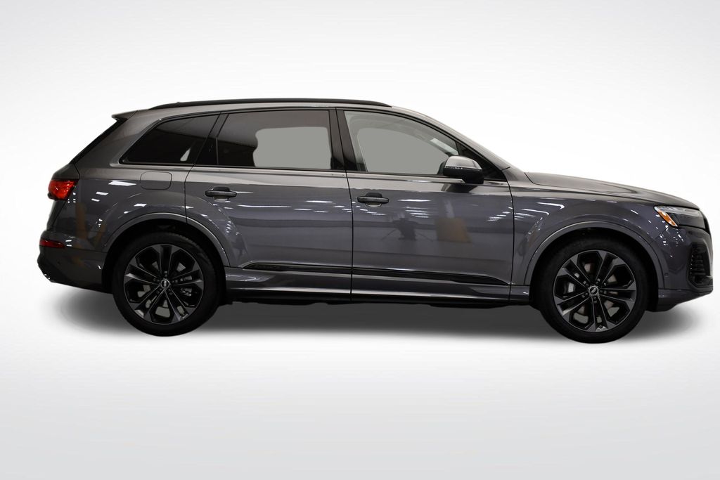 Thumbnail: 2026 Audi Q7 - 6