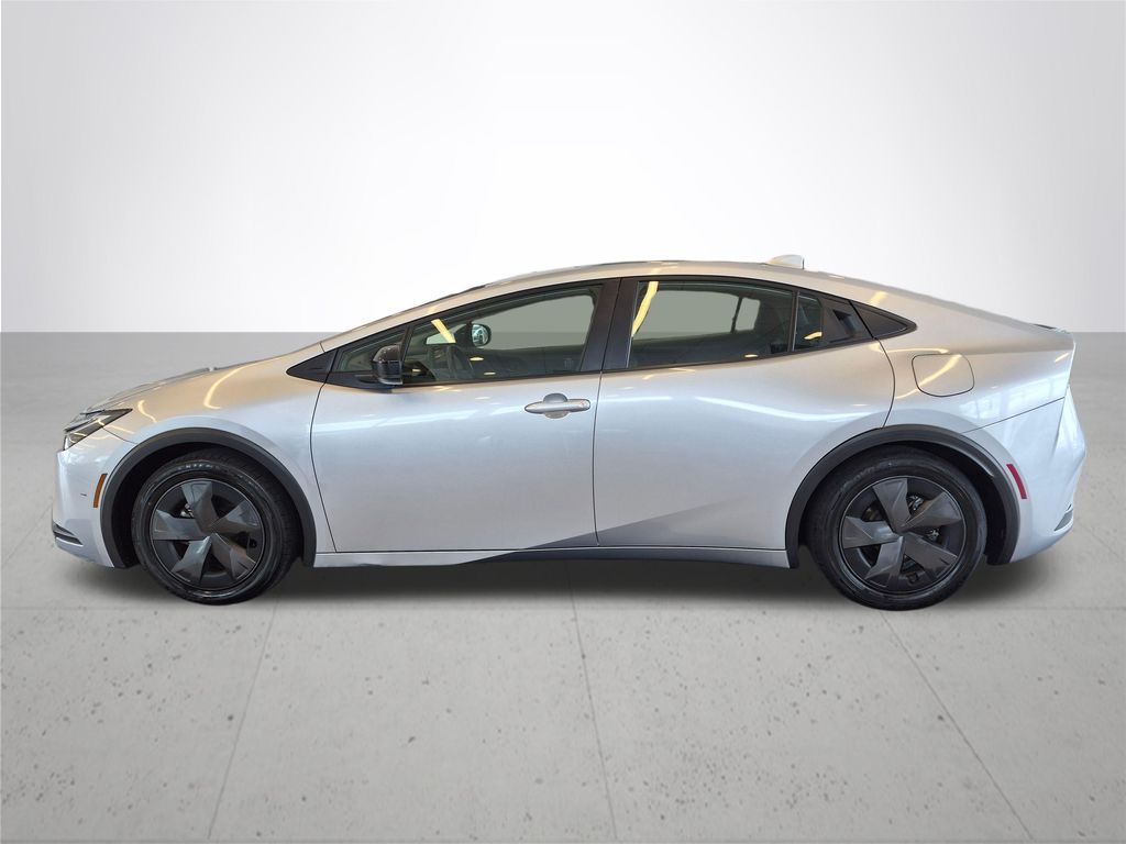 2025 Toyota Prius LE