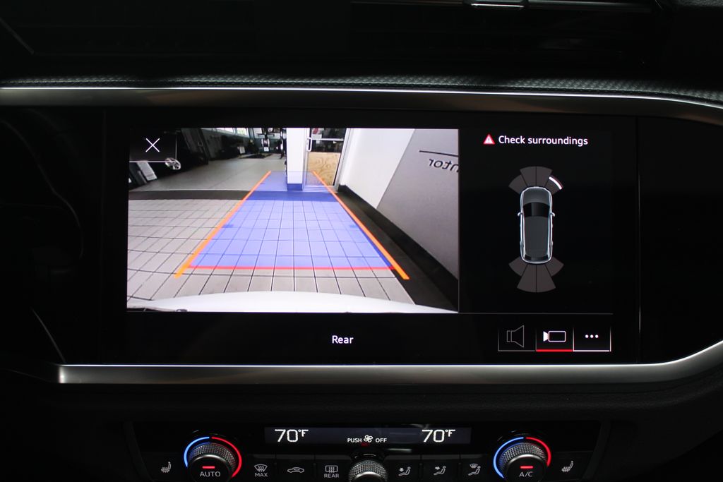 Thumbnail: 2023 Audi Q3 - 19