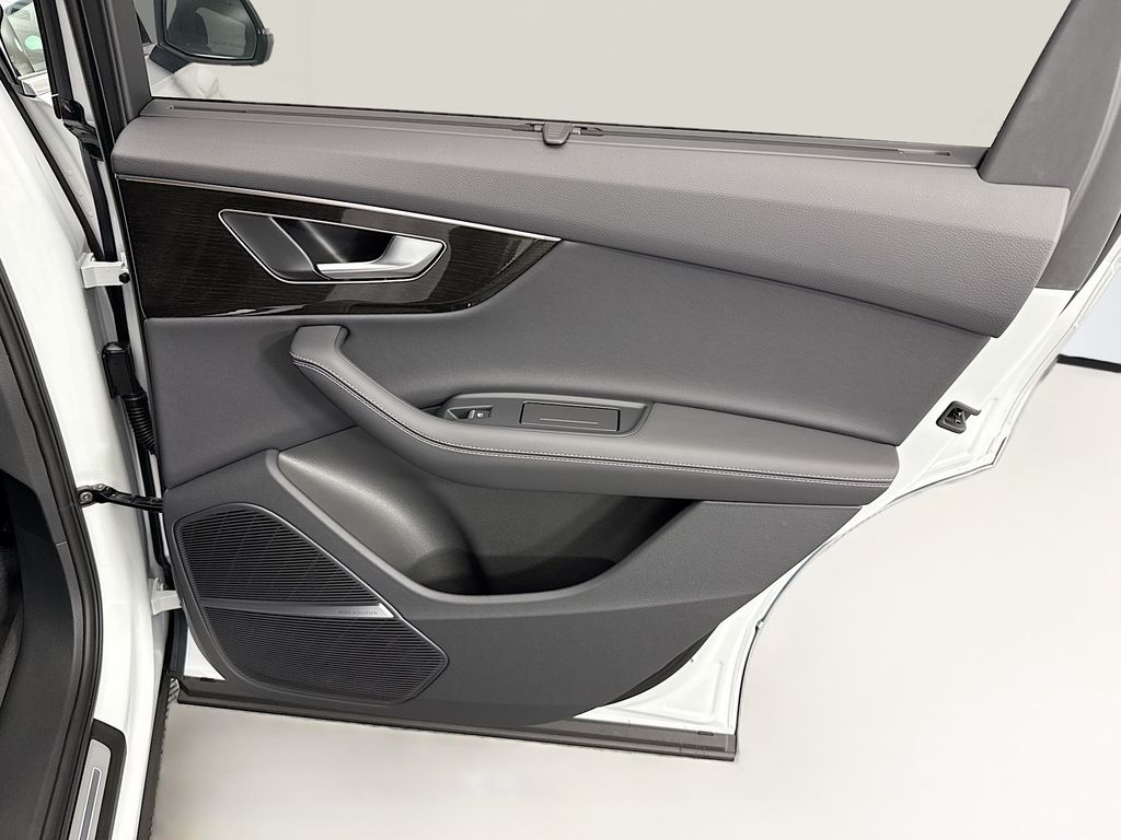 Thumbnail: 2026 Audi Q7 - 28