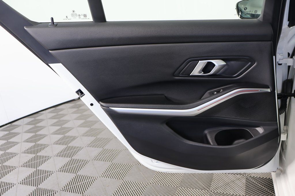 Thumbnail: 2025 BMW 3 Series - 13