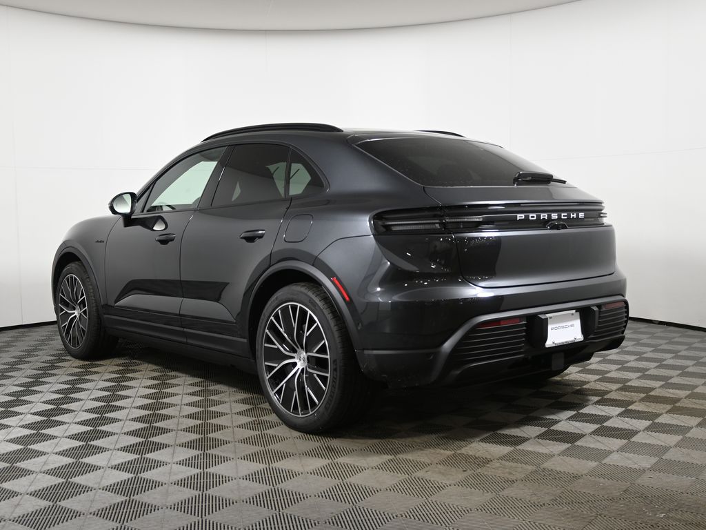 Thumbnail: 2026 Porsche Macan - 3