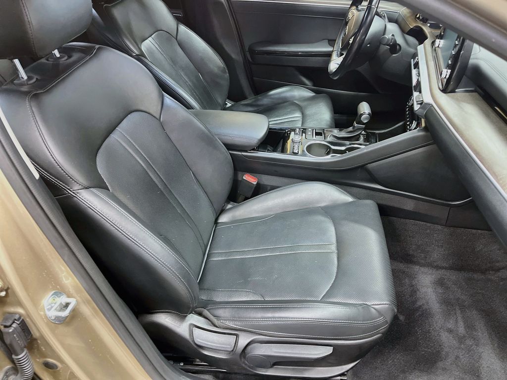 Used 2021 Crystal Beige Kia EX image 28