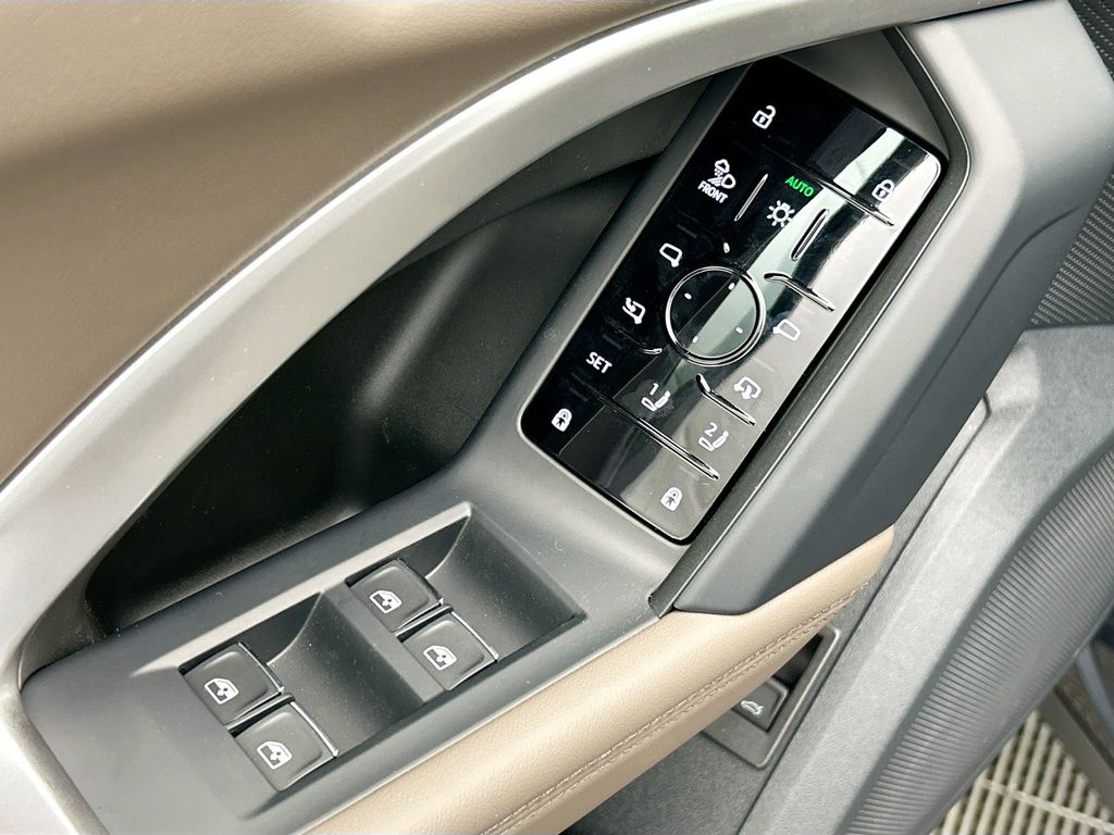 Thumbnail: 2025 Audi Q5 - 23