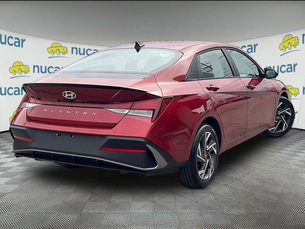 2025 Hyundai Elantra — photo 6