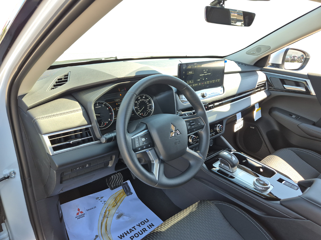 2026 Mitsubishi Outlander ES White at Big Star Chrysler Jeep Dodge Ram 