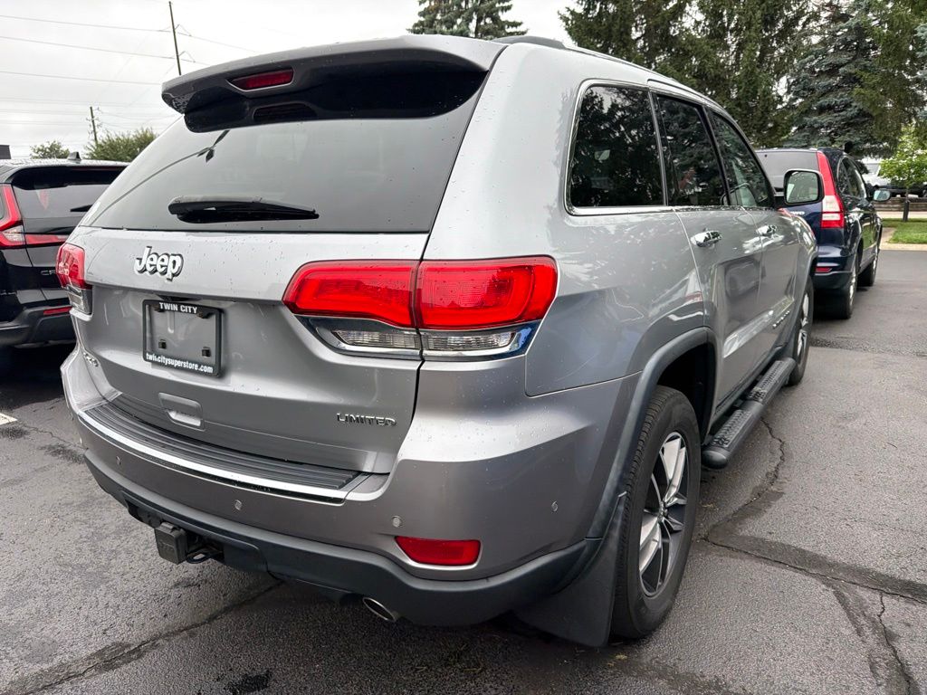 Thumbnail: 2017 Jeep Grand Cherokee - 3