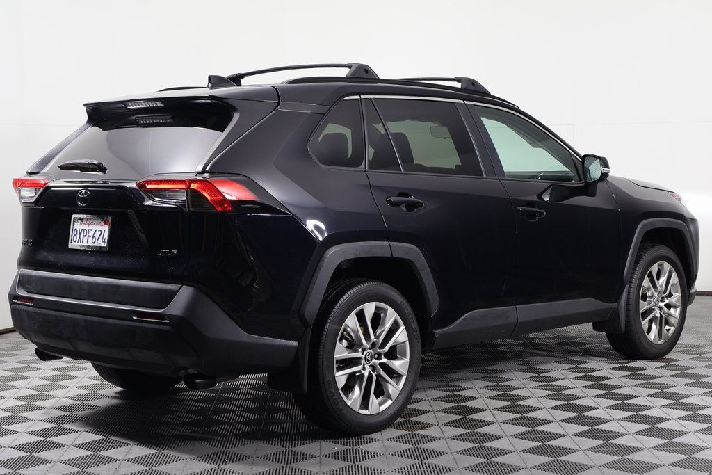 Thumbnail: 2021 Toyota RAV4 - 4