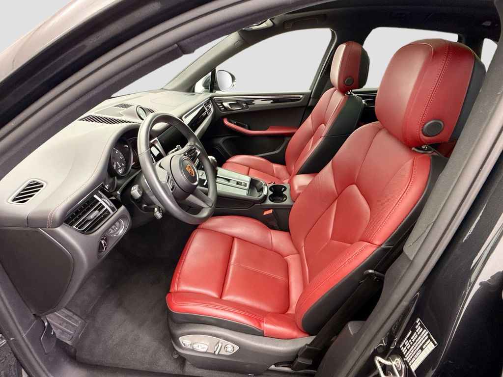 Thumbnail: 2025 Porsche Macan - 5