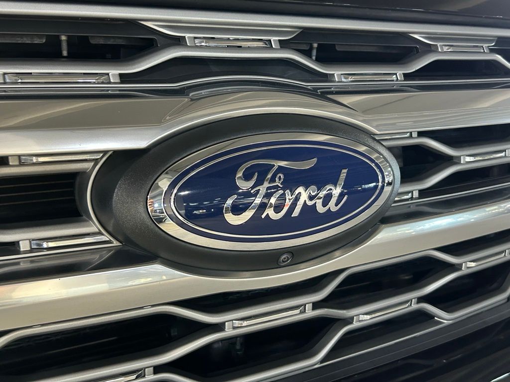 Used 2023 Agate Black Metallic Ford Platinum image 32