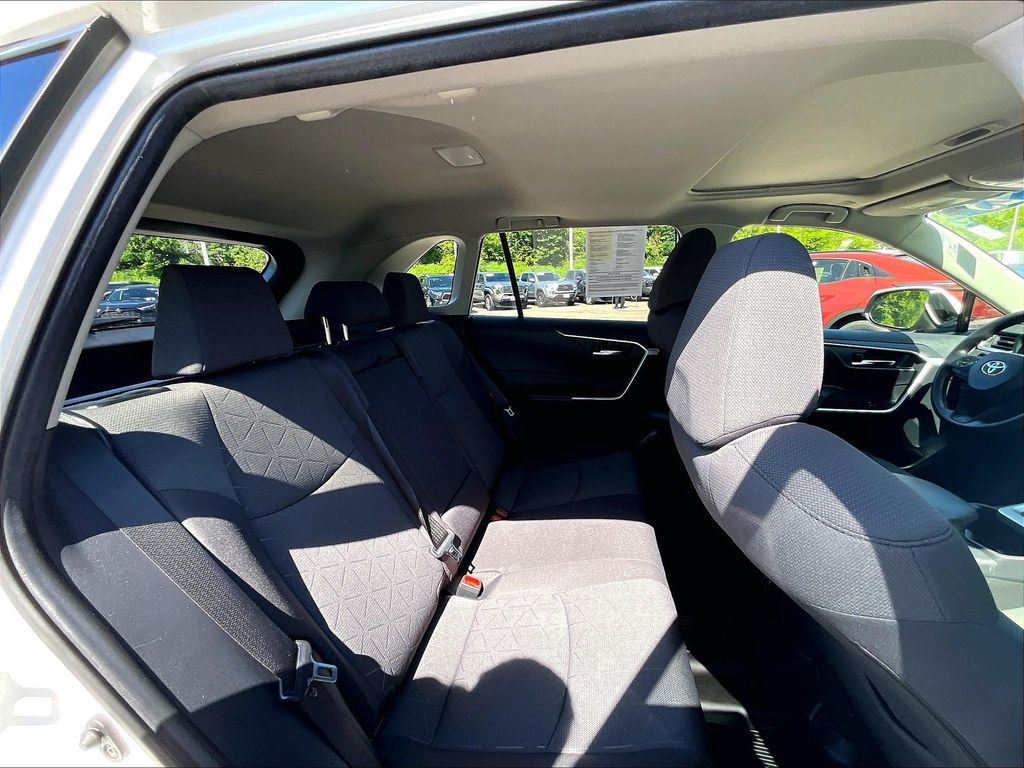 2023 Toyota RAV4 Hybrid — photo 16