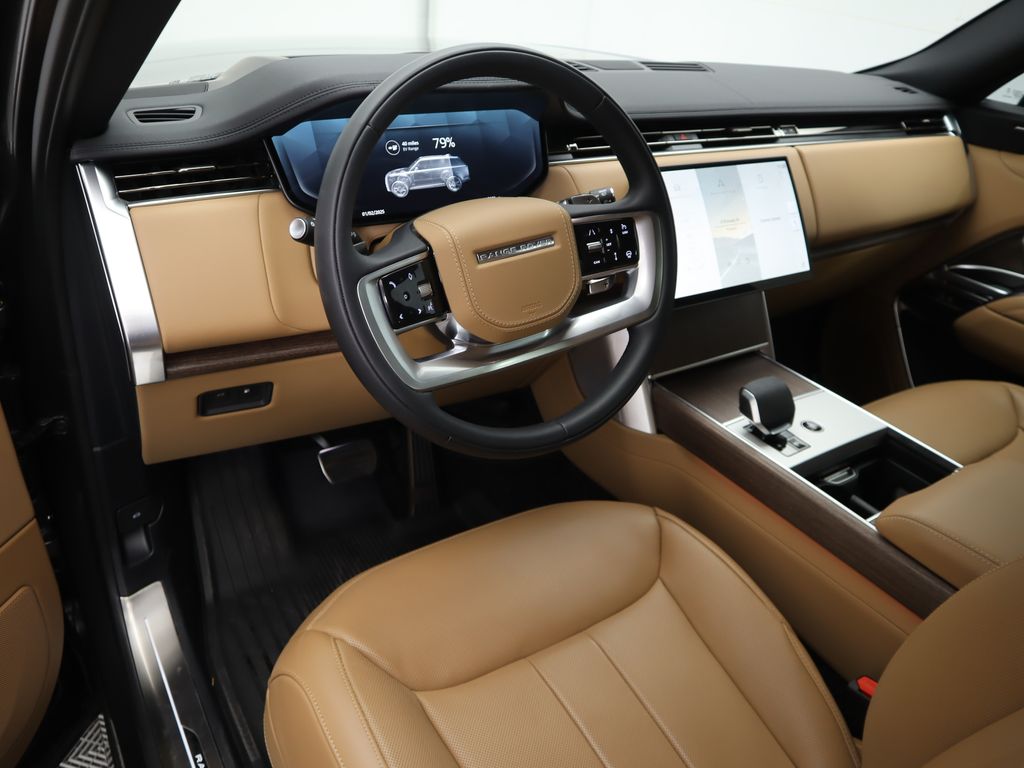 2025 Land Rover Range Rover SE 9