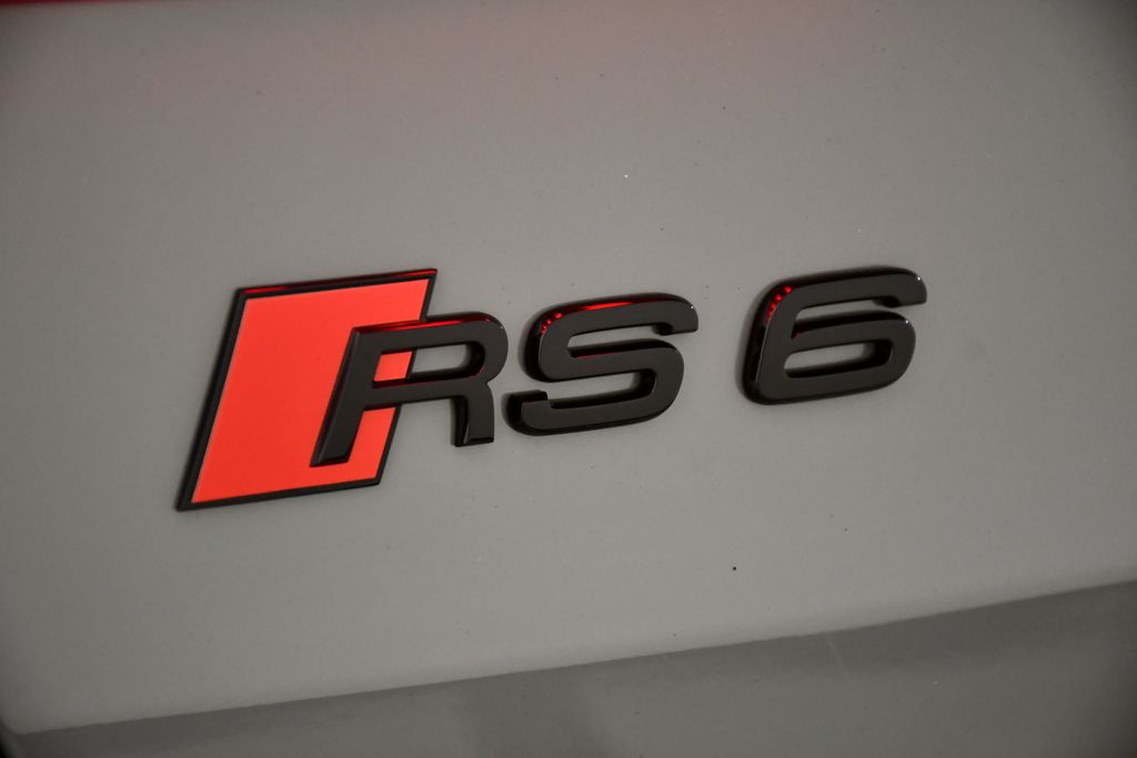 Thumbnail: 2026 Audi RS 6 - 15