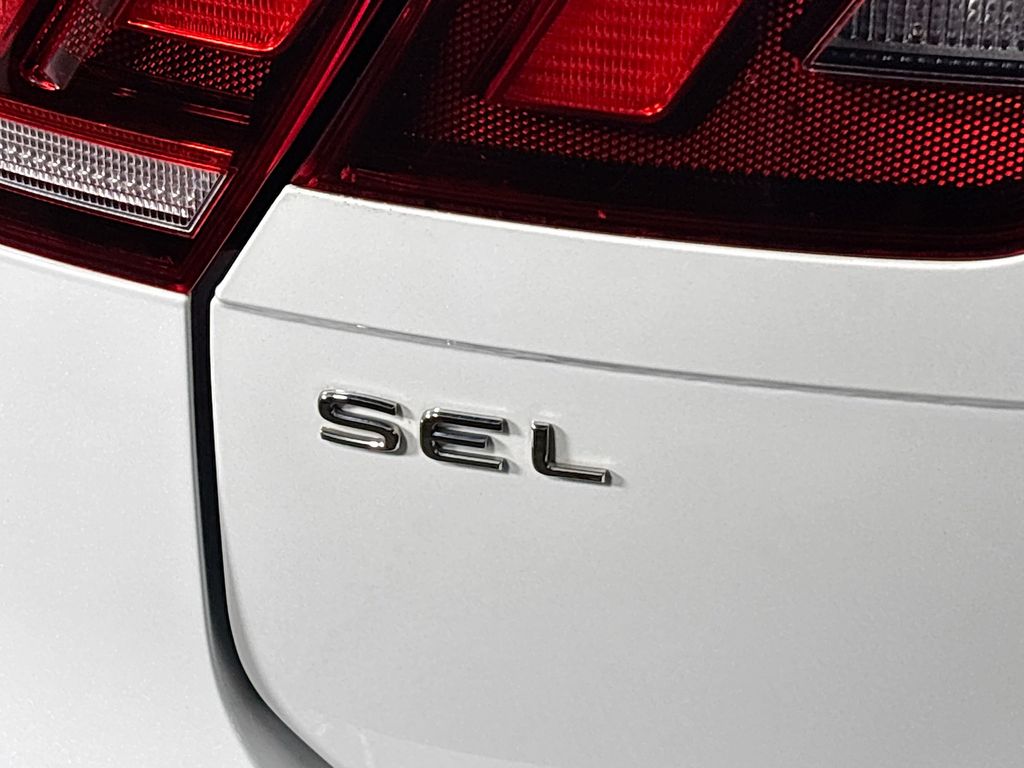 2022 Volkswagen Tiguan 2.0T SEL R-Line