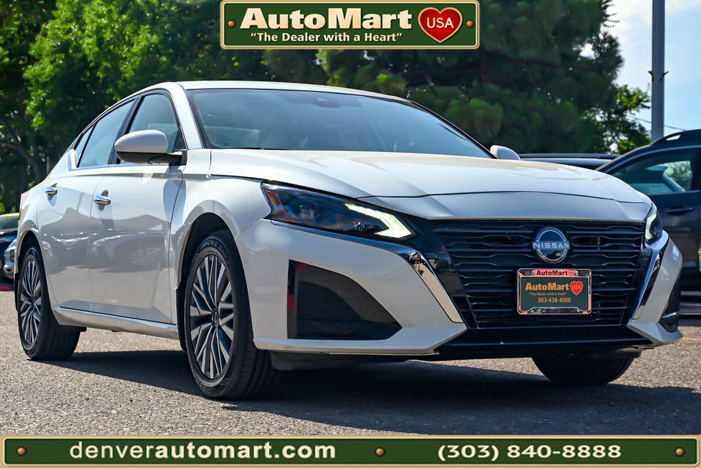 Pearl White Tricoat 2024 Nissan Altima Sedan All-Wheel Drive Continuously Variable Transmission