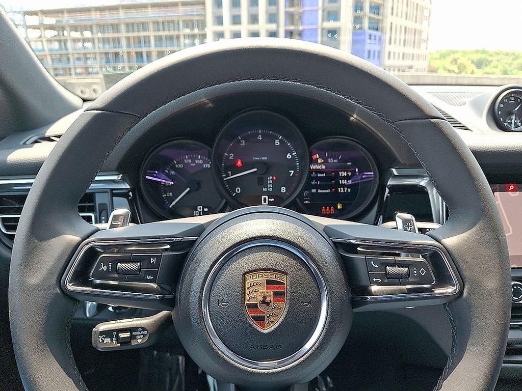 Thumbnail: 2025 Porsche Macan - 22