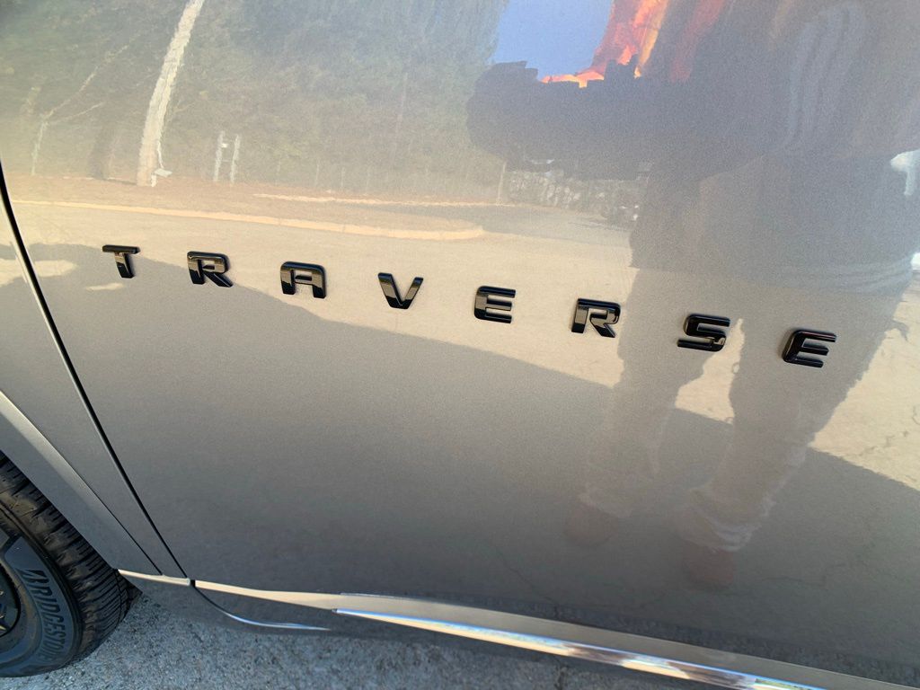 2021 Chevrolet Traverse Premier 13