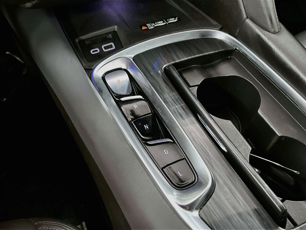 Used 2022 White Buick Premium Group image 17