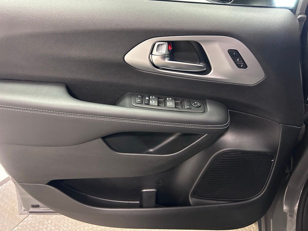 used 2023 Chrysler Pacifica car, priced at $34,450