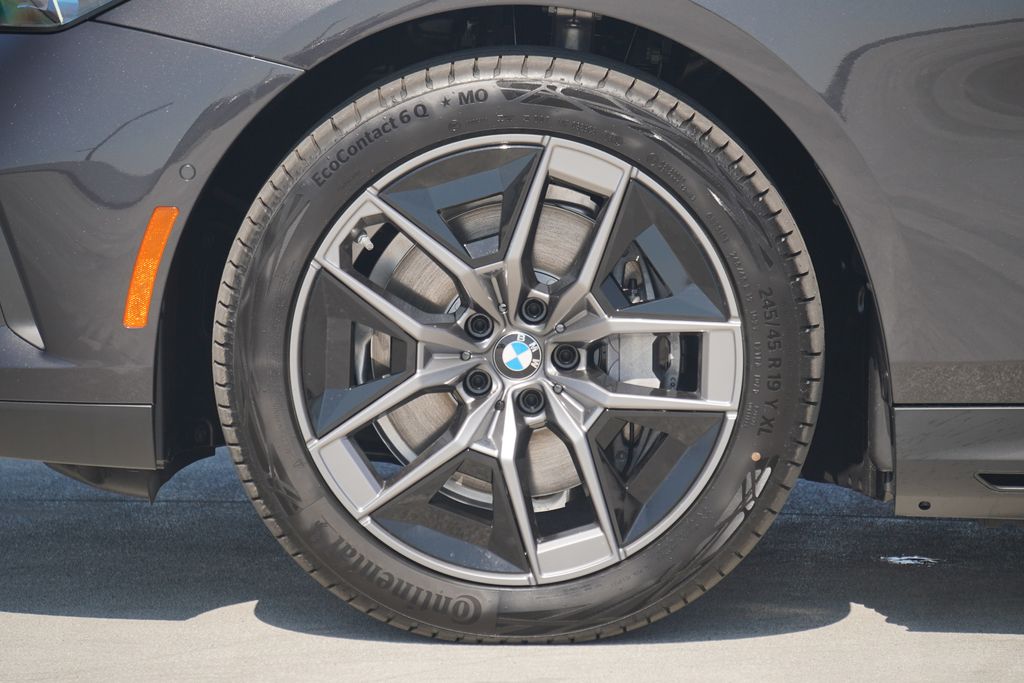 Thumbnail: 2026 BMW i5 - 5