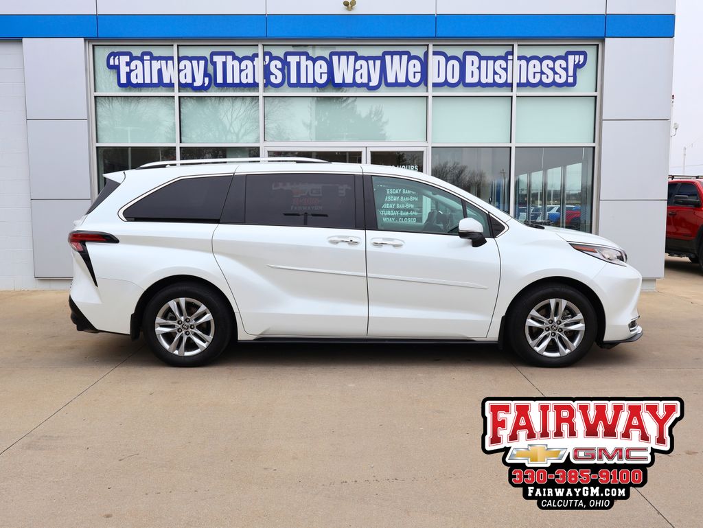 White (Wind Chill Pearl) 2022 Toyota Sienna Limited 7-Passenger AWD Minivan All-Wheel Drive Continuously Variable Transmission