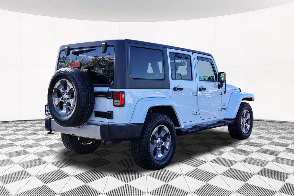 2016 Jeep Wrangler Unlimited Sahara 8