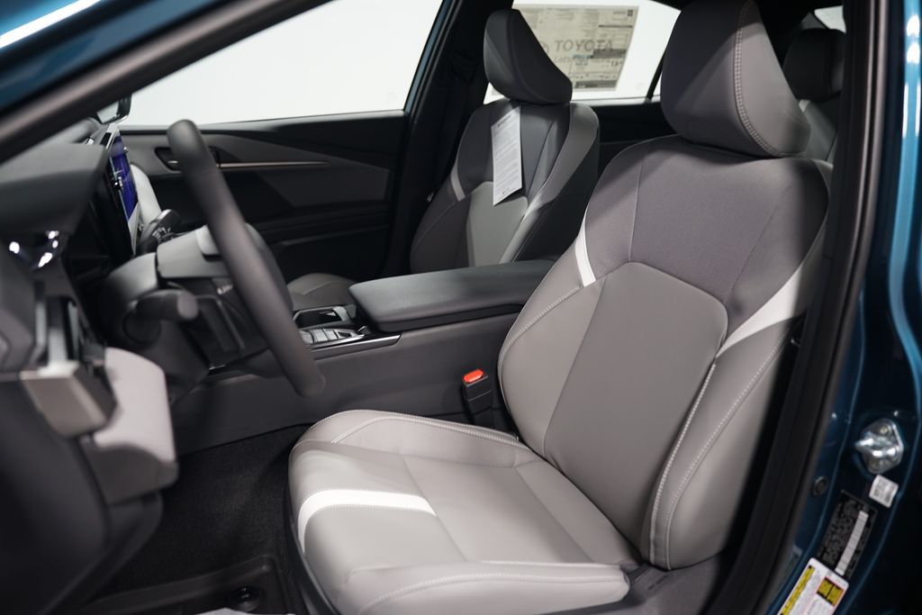 2025 Toyota Camry SE 28