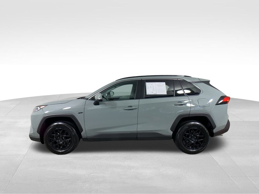 2021 Toyota RAV4 XLE 3