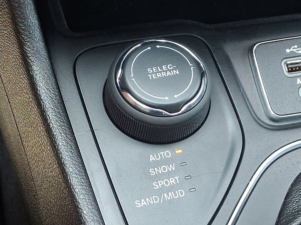 2019 Jeep Cherokee Latitude 26