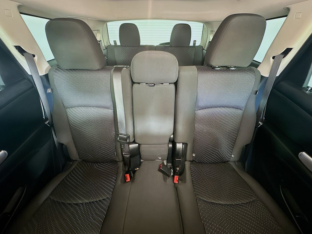 Used 2018 Gray Dodge SE image 13