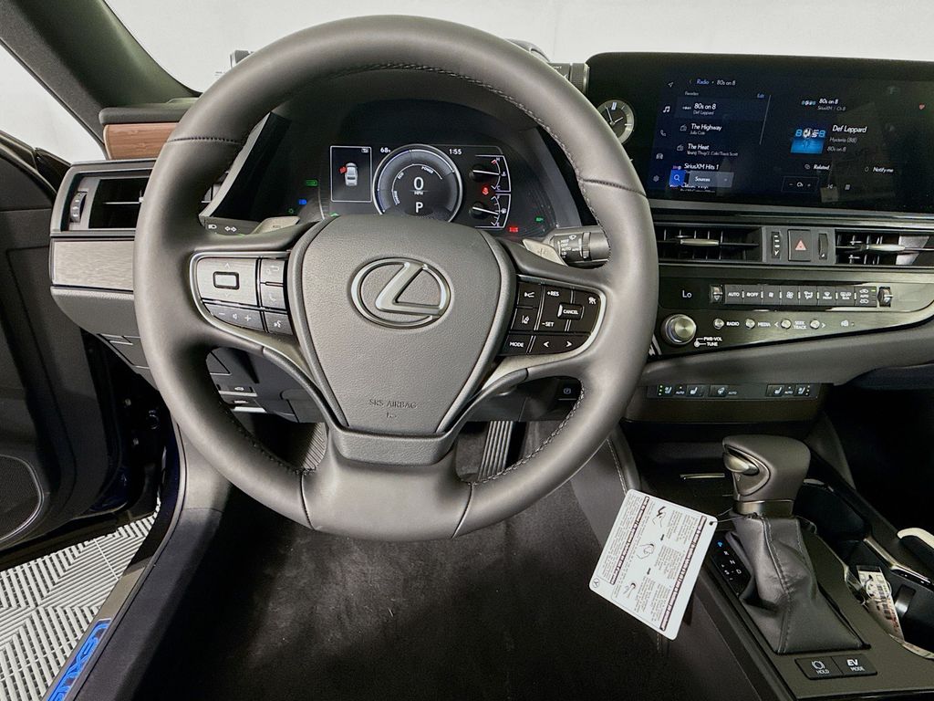 2025 Lexus ES Hybrid 300h 10