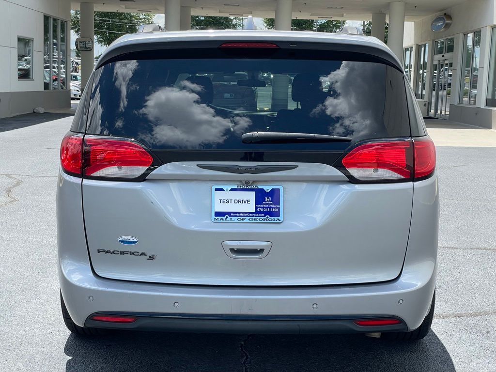 Thumbnail: 2018 Chrysler Pacifica - 5