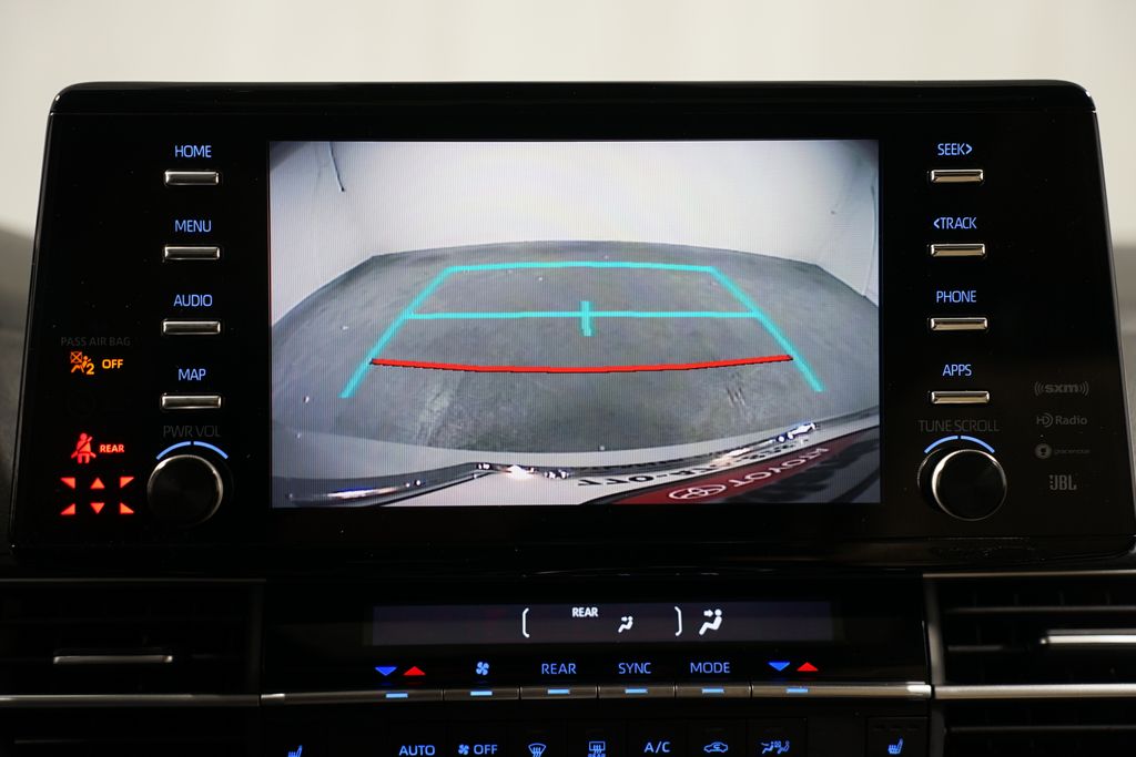 2022 Toyota Sienna XLE 19