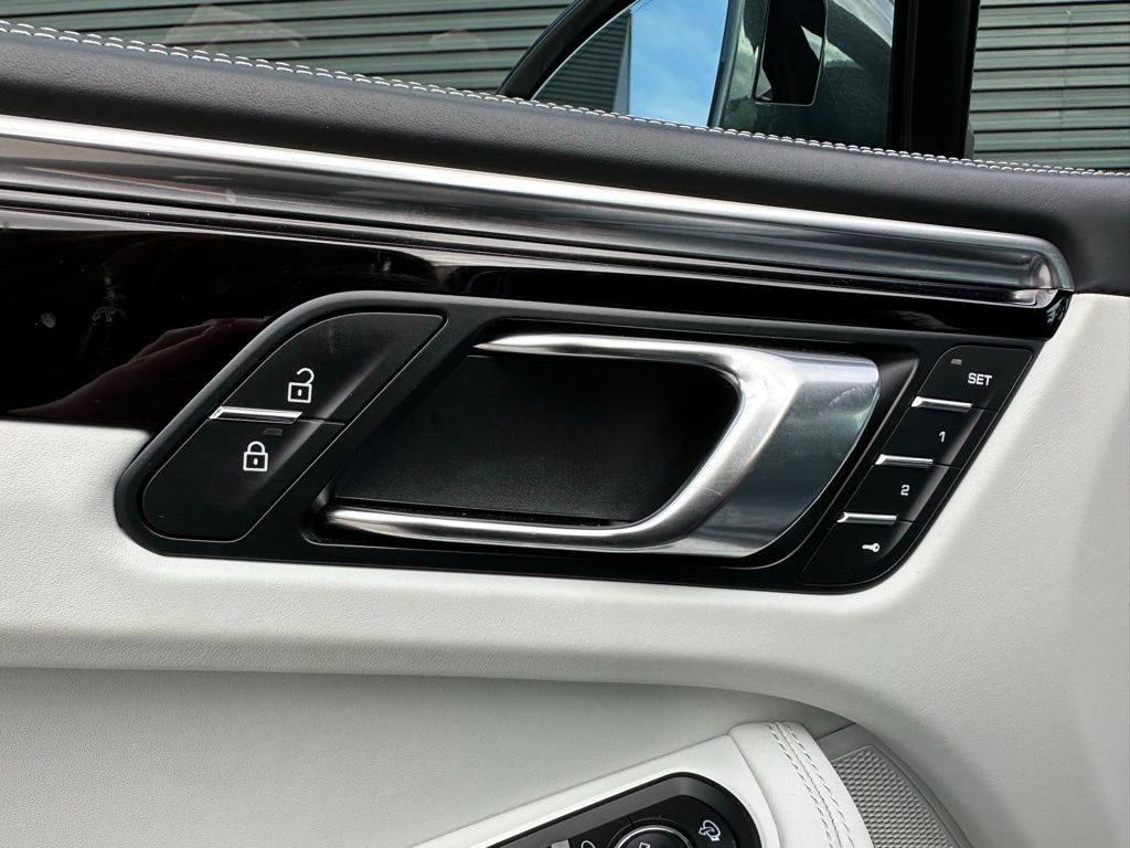 Thumbnail: 2022 Porsche Macan - 20