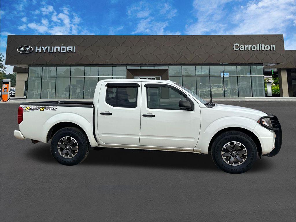Used 2015 White Nissan Desert Runner image 4