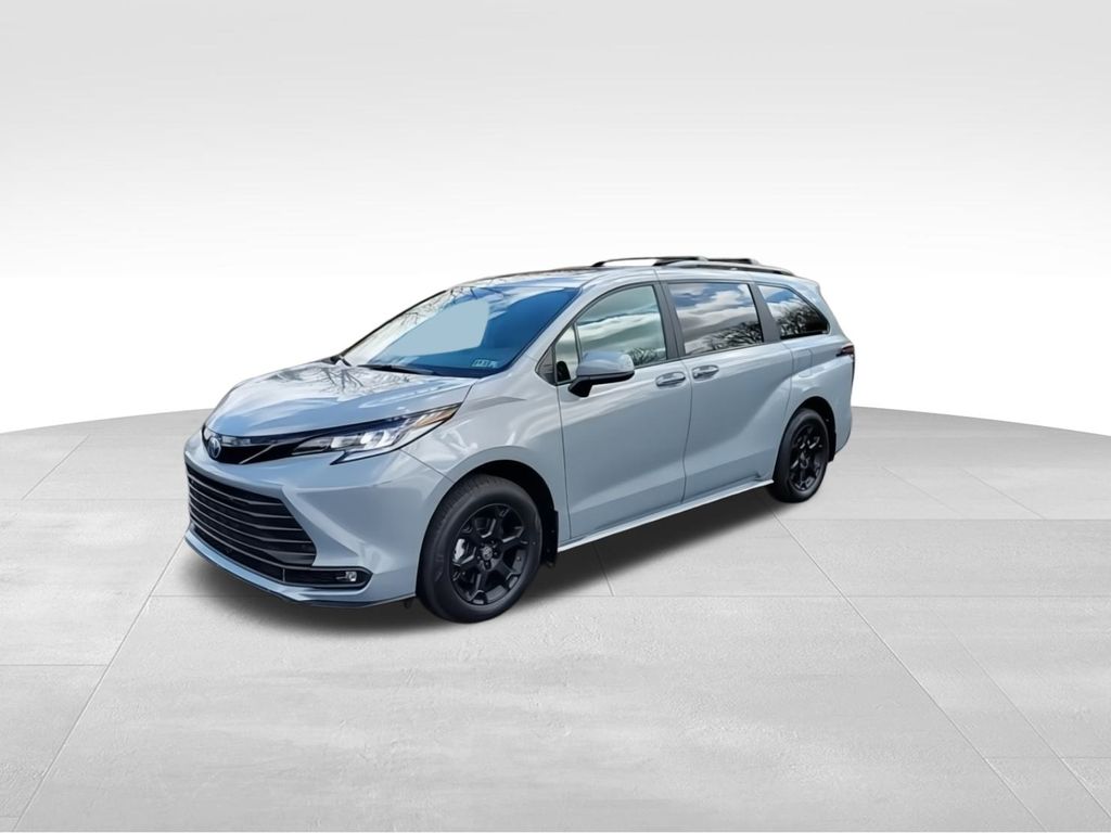 2025 Toyota Sienna L 4